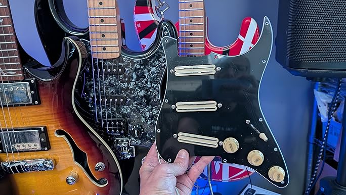 Amazon.com: Fender Player Stratocaster HSS Electric Guitar